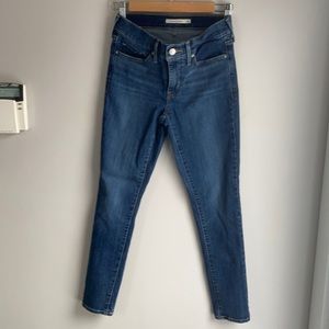 Levi’s 311 Shaping Skinny Size 25 Jeans